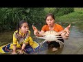 Catch big crabs in rock stream and Cooking Crab eating delicious | Funny videos #loctivi