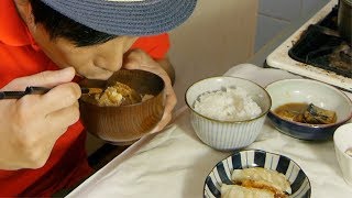 『中西の朝食』〜前日の残り物「さんまの味噌煮（缶詰）、餃子、白和え、卵入りの味噌汁とごはん」〜また餃子が残ってました！残り物ですが、いい朝食でした！