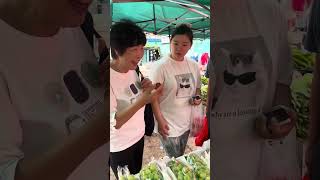 震惊韩国人的山东早市菜价#老外在中国 #韩国婆婆 #水果自由 #西瓜自由 #逛早市