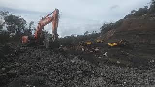 350 hitachi Excavator setcasting claystone/345GC Cat Excavator loading trucks, 320 Coal Cleaning