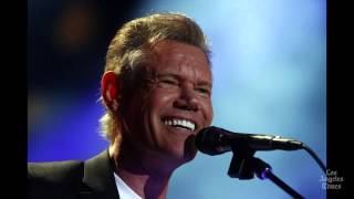 Headline: Singer Randy Travis in critical condition with heart problems