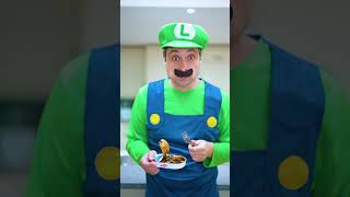 Sneaky Luigi tricked Mario and Princess Peach #funny #supermario #mario #luig