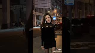 【抖音】这身材你打几分？#蜜桃臀 #tiktok #美女 #抖音 #跳舞 #小姐姐 #大长腿 ##背影杀 #换装 #卡点 #圣诞 #圣诞换装 #可爱#跳舞#模特儿 #模特 #靓女 #瑜伽裤#街拍