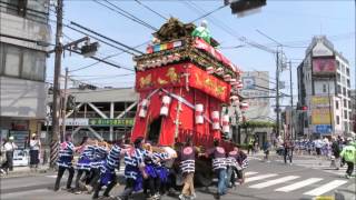 2016年知立まつり　名鉄知立駅前付近を後輪を浮かして疾走する山車（本町）