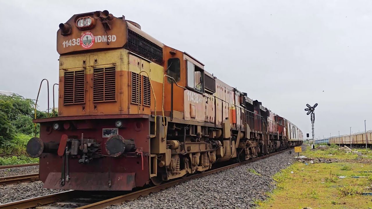 Sachkhand Express Arriving At Purna Railway Station | 12715 Nanded ...