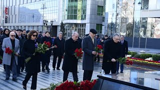 Yeni Azərbaycan Partiyasının nümayəndələri Xocalı soyqırımı abidəsini ziyarət ediblər