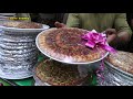 mughalo का dry fruit pizza jama masjid का shahi sheermal street food india