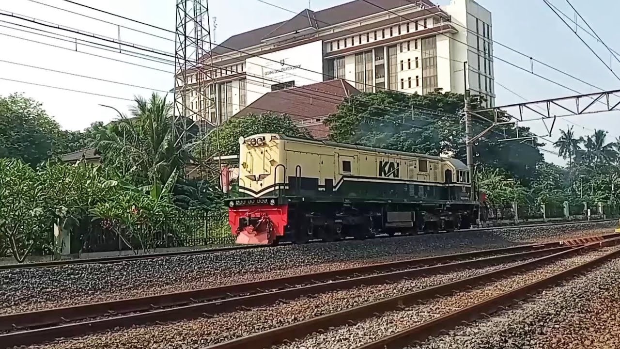 Seruntulan Lokomotif Cc 201 Vintage Livery Pjka Youtube