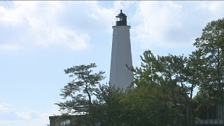 New London Harbor Light's neighbor taking legal action against owner