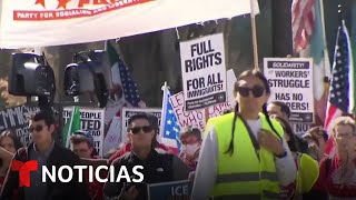 Manifestantes a favor de los inmigrantes cierran varias calles en Los Ángeles | Noticias Telemundo