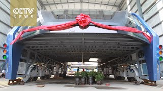China’s Transit Elevated Bus starts test run on road in N China’s Qinhuangdao city
