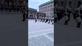 Arméns Musikkår spelar Arméns stora tapto på Stockholms slott på nationaldagen den 6:e juni 2024.