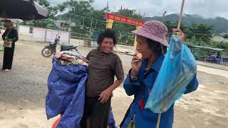 Chị chơ với ai inh phân khởi pi nong ton le nơ