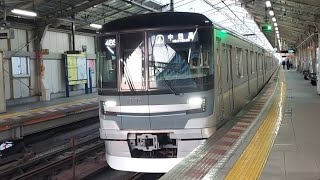 東京メトロ日比谷線13000系13102F各駅停車中目黒駅行き南千住駅発車(2022/12/9)