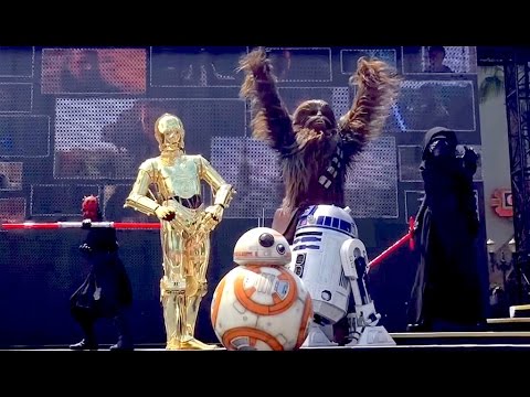 NEW Star Wars: The Force Awakens First Stage Show Finale With BB-8 At ...