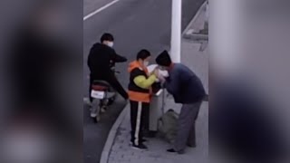 Touching moment | Boy gives a mask to elderly man on the street