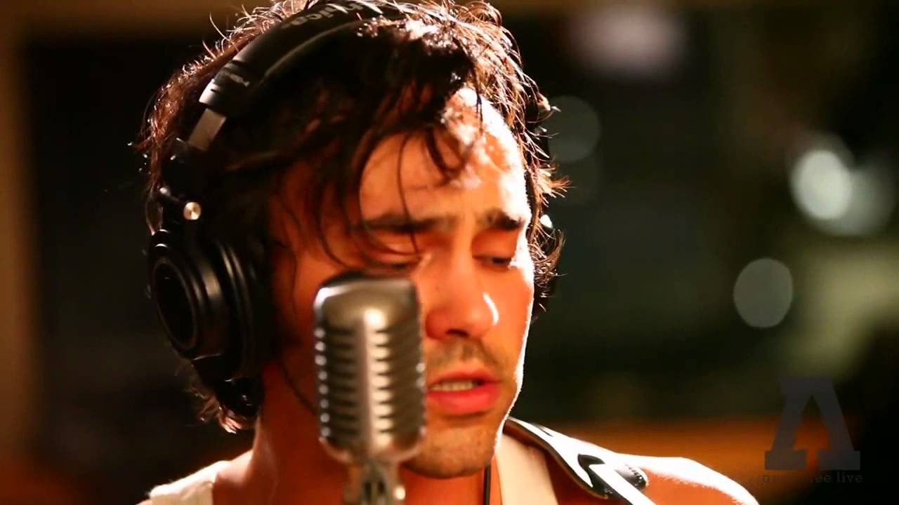 Shakey Graves - Roll The Bones - YouTube