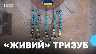 З жовто-блакитними стягами та фотографіями рідних: у Вінниці створили \