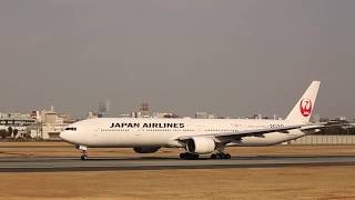 退役前のJALボーイング777-300  伊丹空港離陸 JAL Boeing777-300 Take off