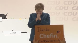 Neun Minuten Applaus: Hier der emotionale Abschied von Angela Merkel in voller Länge