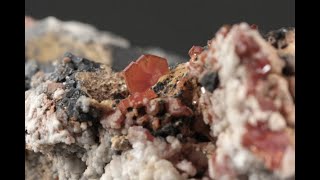 バナジナイト (褐鉛鉱) 原石 327g / Vanadinite