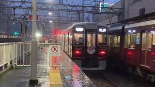 【ハチワレ号・大雨】阪急1000系 1017F 普通大阪梅田行 十三駅 発車(後追い)