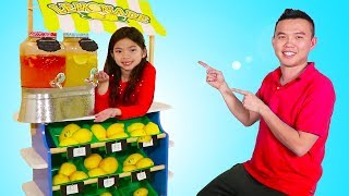 Emma Pretend Play Selling Lemonade Stand