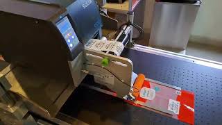PICK and PLACE bag feeder with vacuum conveyor and 'SQUIX' cab label printer