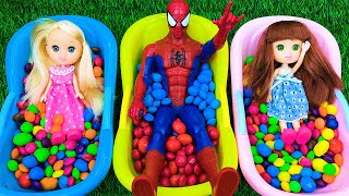 Satisfying ASMR Video I Mixing Colorful Candy M&M's in Bathtub With Spiderman & Dolls I Cutting ASMR