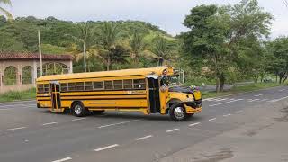 Este autobús hace un giro indebido en el desvío al cantón Zapotitan El Salvador 🇸🇻