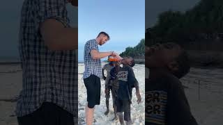 🤩WATCH HOW THESE KIDS IN ZANZIBAR BEHAVE WITH A MUZUNGU 🥰