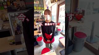 店員をナンパするお客さん