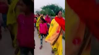 ।।मटकोड़ ।। हमारे यहाँ का मटकोड़ की रस्म  ।। माटी मन से कोड़ो  #viralvideo #शादी  #विवाहगीत #संध्या