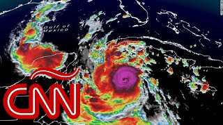 Evacúan a más de 35.000 turistas de Cancún por la llegada del huracán Delta