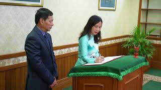 The Ambassador of Vietnam presents credentials to the President