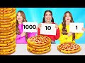 SFUGGENDO ALLA SFIDA DI 100 STRATI DI CIBO || Cibo Gigante VS Cibo Piccolo Per 24 Ore di 123 GO!