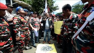 Indonesians collect coins to protest Australian tsunami comments