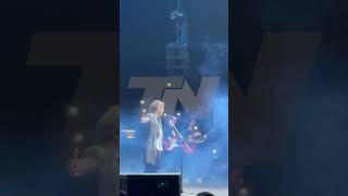 "PANIC SHOW" Javier Milei salió al escenario del Luna Park y cantó su cover