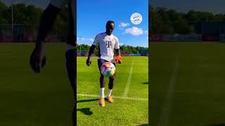 Sadio Mane displays his skills in training FC Bayern Munich