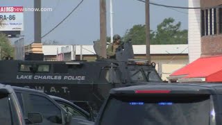 Armed suspect barricaded in motel forces shutdown of Lake Charles highway