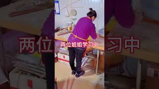 两位姐姐练习中 抖音美食推荐官 烙饼 面食分享