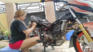 Honda RS150 Project Bike EP4 | Mushroom Airfilter and Battery Lift