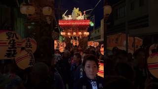 森の祭り11/5-３日目 舞児還しのための三島神社に入る前のゆっくりと手木を振る凱生社