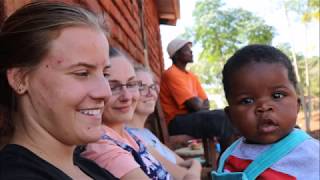 Vrijwilligers van Stichting Stéphanos ervaren hoe het is om een dag in een dorp in Malawi te leven.