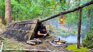 Building a Shelter to hide from the rain | Survival in the woods | Bushcraft Camping