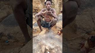 See how Hadzabe survives in the forest #tradition #bushcraft