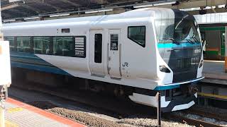 E257系2000番台・E257系2500番台オオNA-03編成+オオNC-31編成横浜駅発車