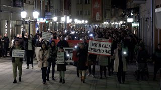 Prosvetni radnici i građani Ivanjice u šetnji podrške obrazovanju i studentima