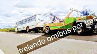 remoção do onibus enbarcador. por tras guincho pesador