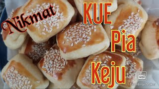 Resep kue pia isi keju bentuk kotak bertabur wijen.Nikmat dan gurih...